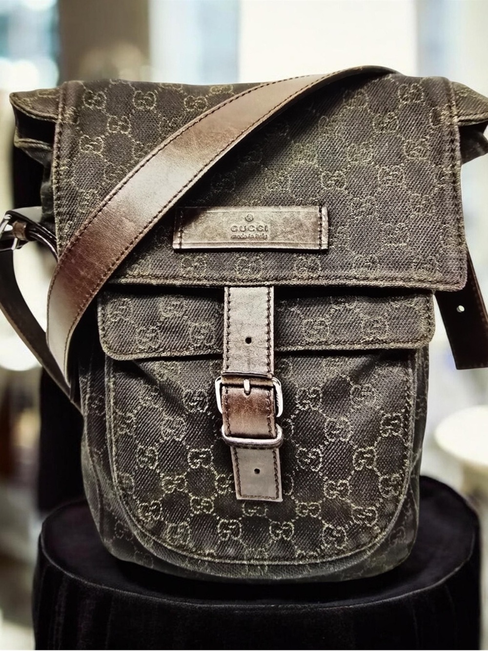 VINTAGE Gucci GG Monogram Denim Messenger Bag Crossbody Brown Leather